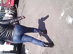 Rijpen in strakke jeans