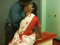 Indiase aunty seks op werkvloer