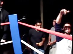 Haan-gek sletten deelnemen aan een zuigen wedstrijd